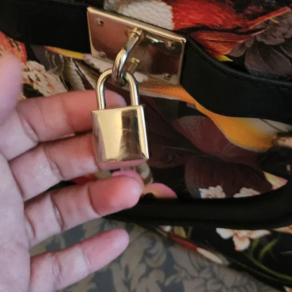 Floral Black Handbag - Picture 4 of 6